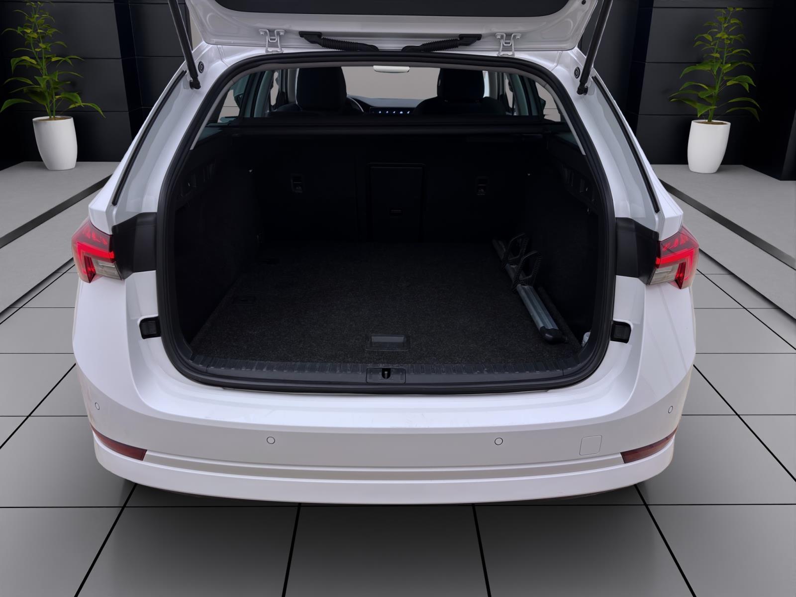 Bild 3: Skoda Octavia Combi 2.0 TDI STYLE NAVI PDC SITZHZG ACC LM17