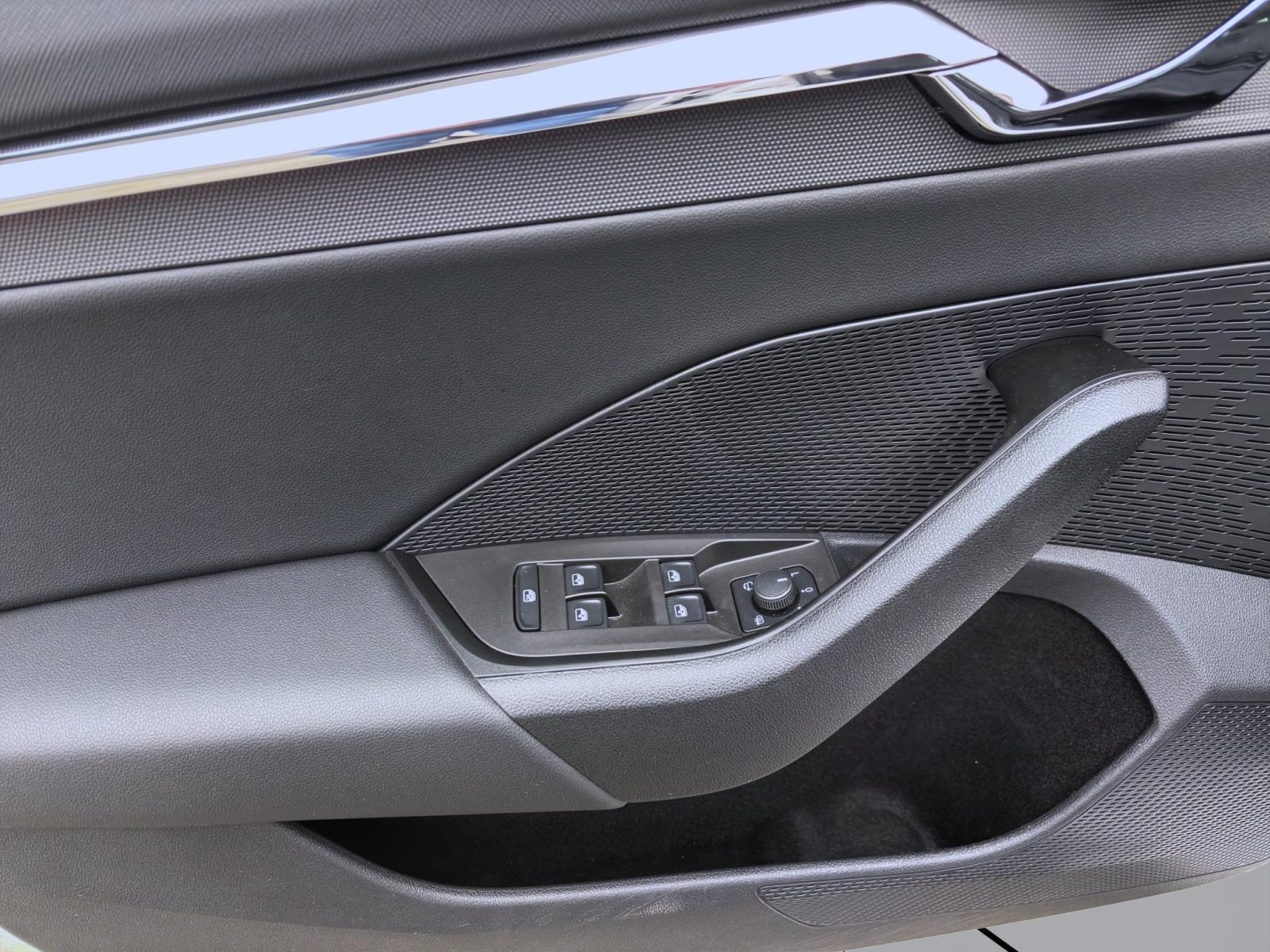 Bild 9: Skoda Octavia Combi 2.0 TDI STYLE NAVI PDC SITZHZG ACC LM17