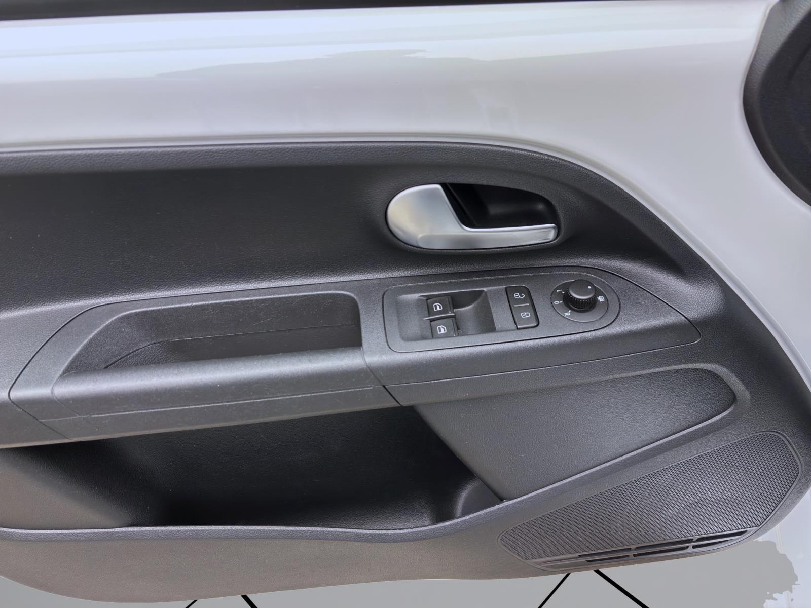 Bild 9: Volkswagen up! 1.0 MPI MOVE UP! KLIMA SITZHG DAB+