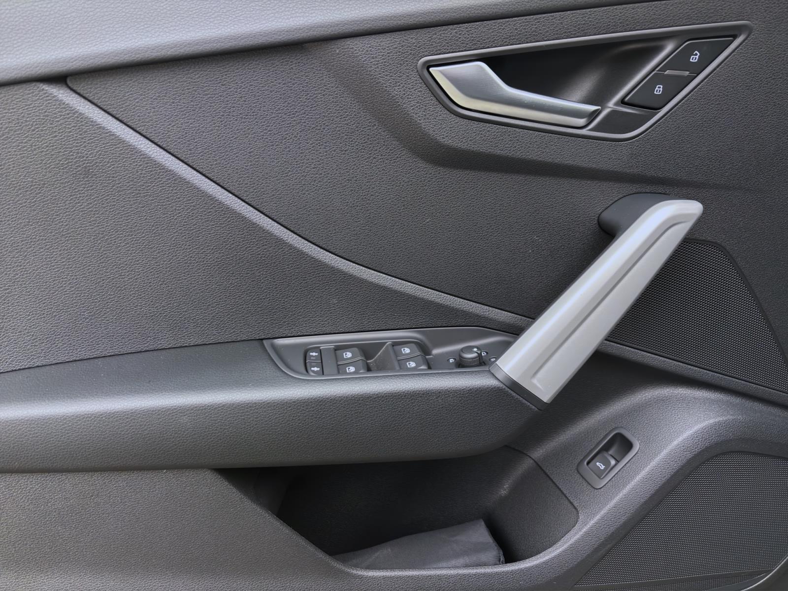 Bild 9: Audi Q2 30 TFSI ADVANCED STDHZG AHK NAVI+ PDC