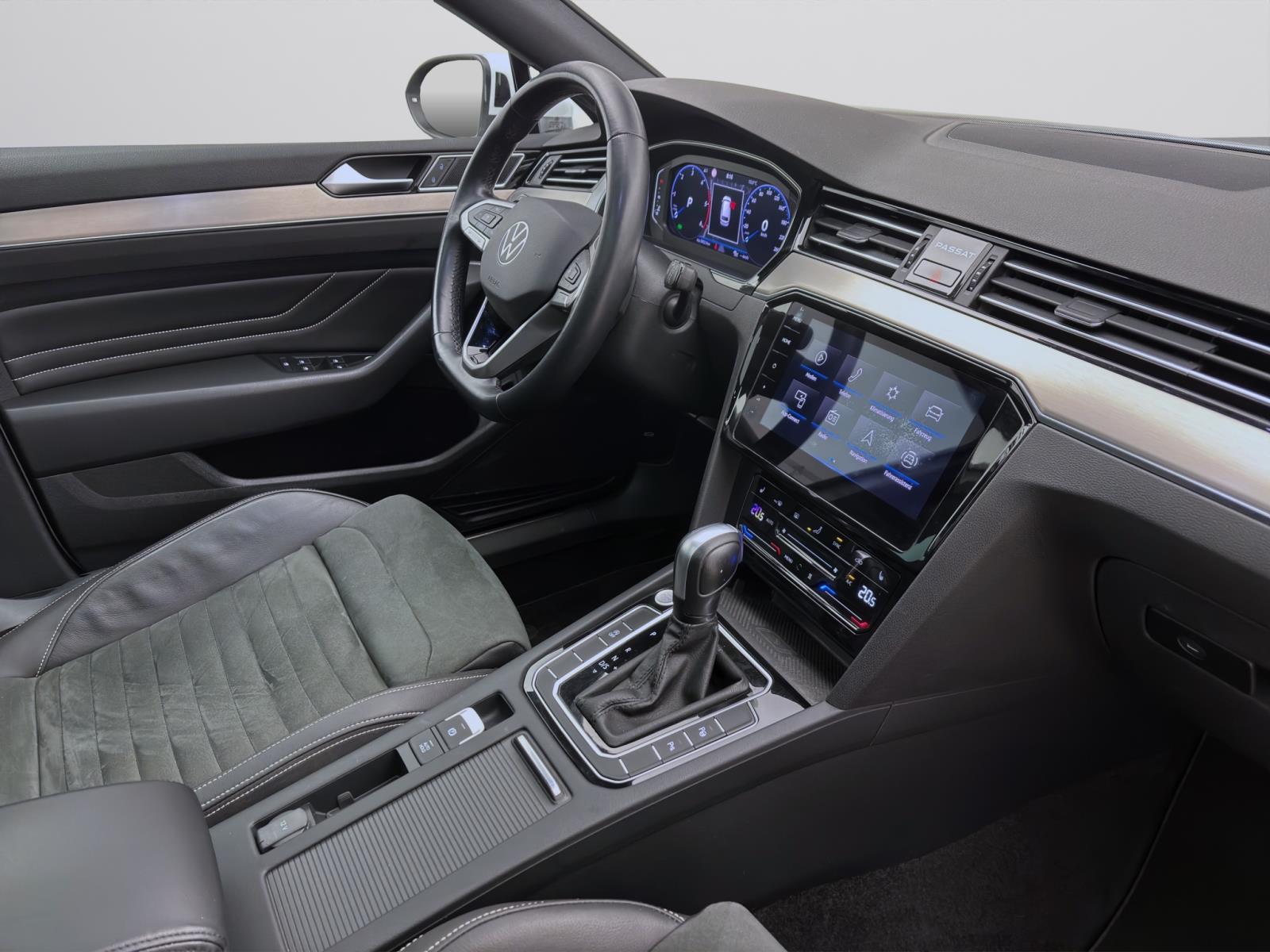 Bild 16: Volkswagen Passat Variant 2.0 TDI DSG ELEGANCE STDHZG AHK PANO NAVI