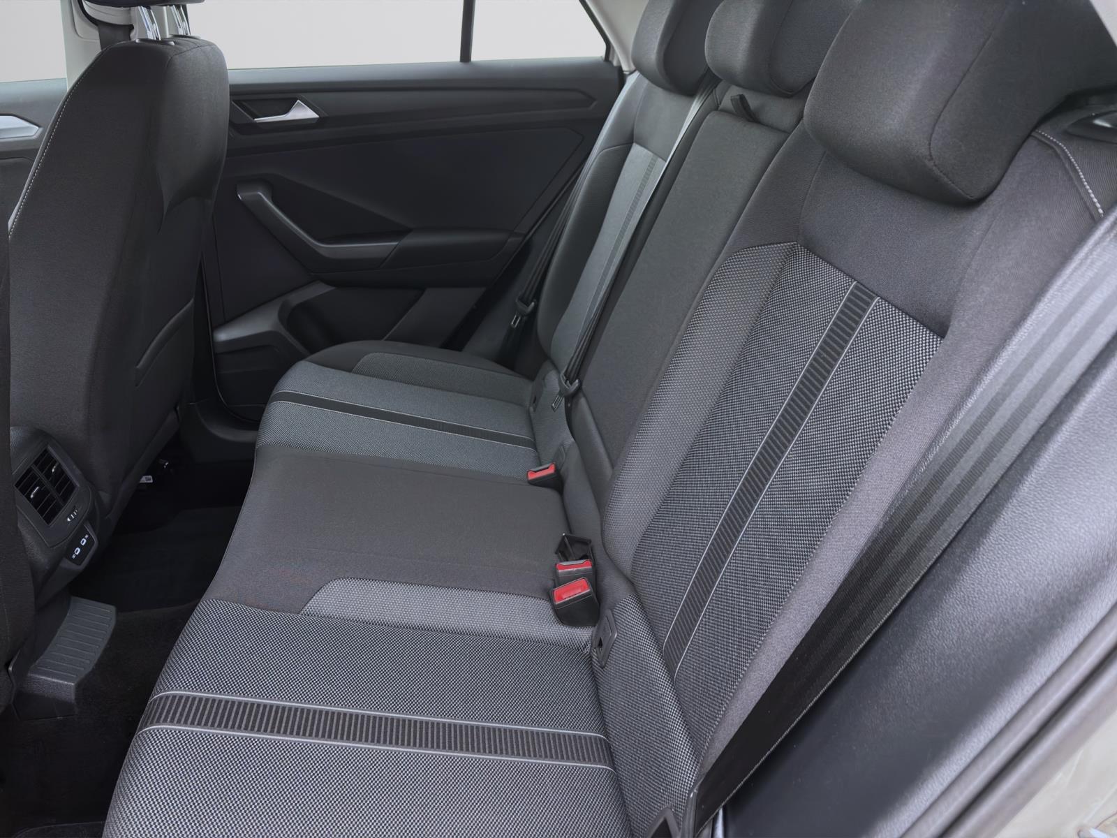 Bild 13: Volkswagen T-Roc 1.0 TSI LIFE PDC LED KLIMA DAB+