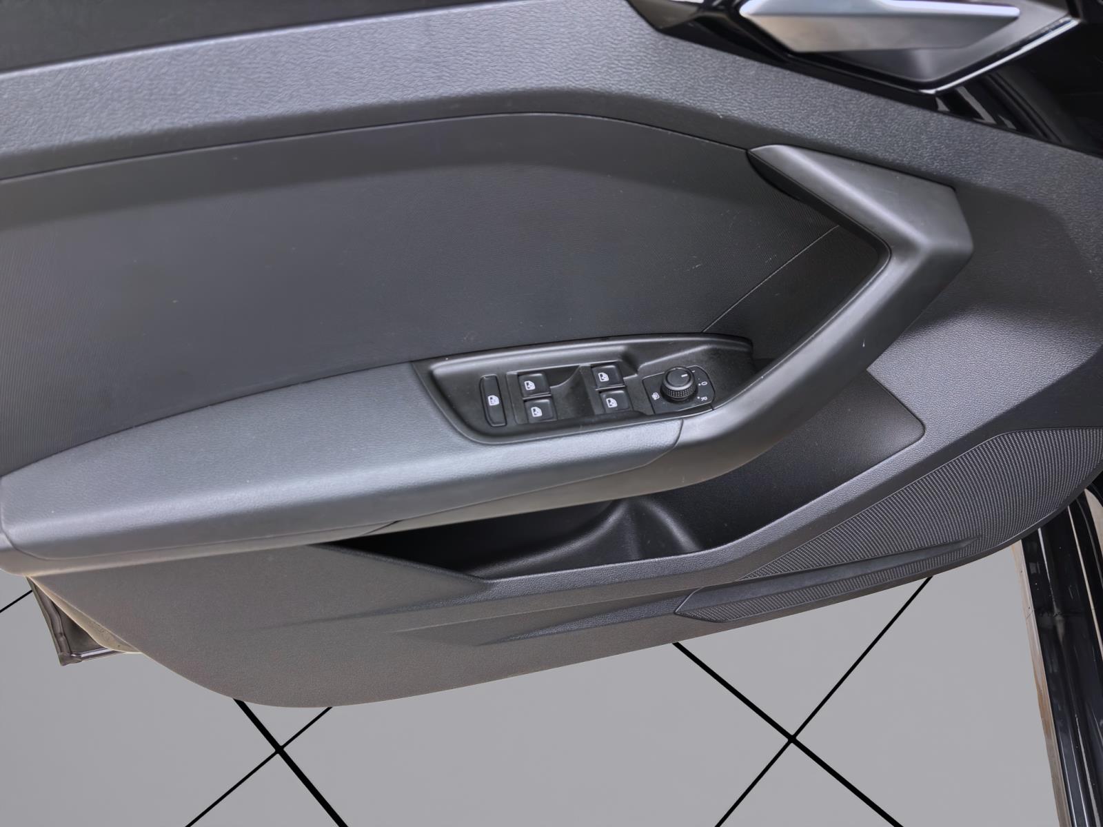 Bild 9: Audi A1 Sportback 25 TFSI SITZHZG LED VIRTUAL KLIMA