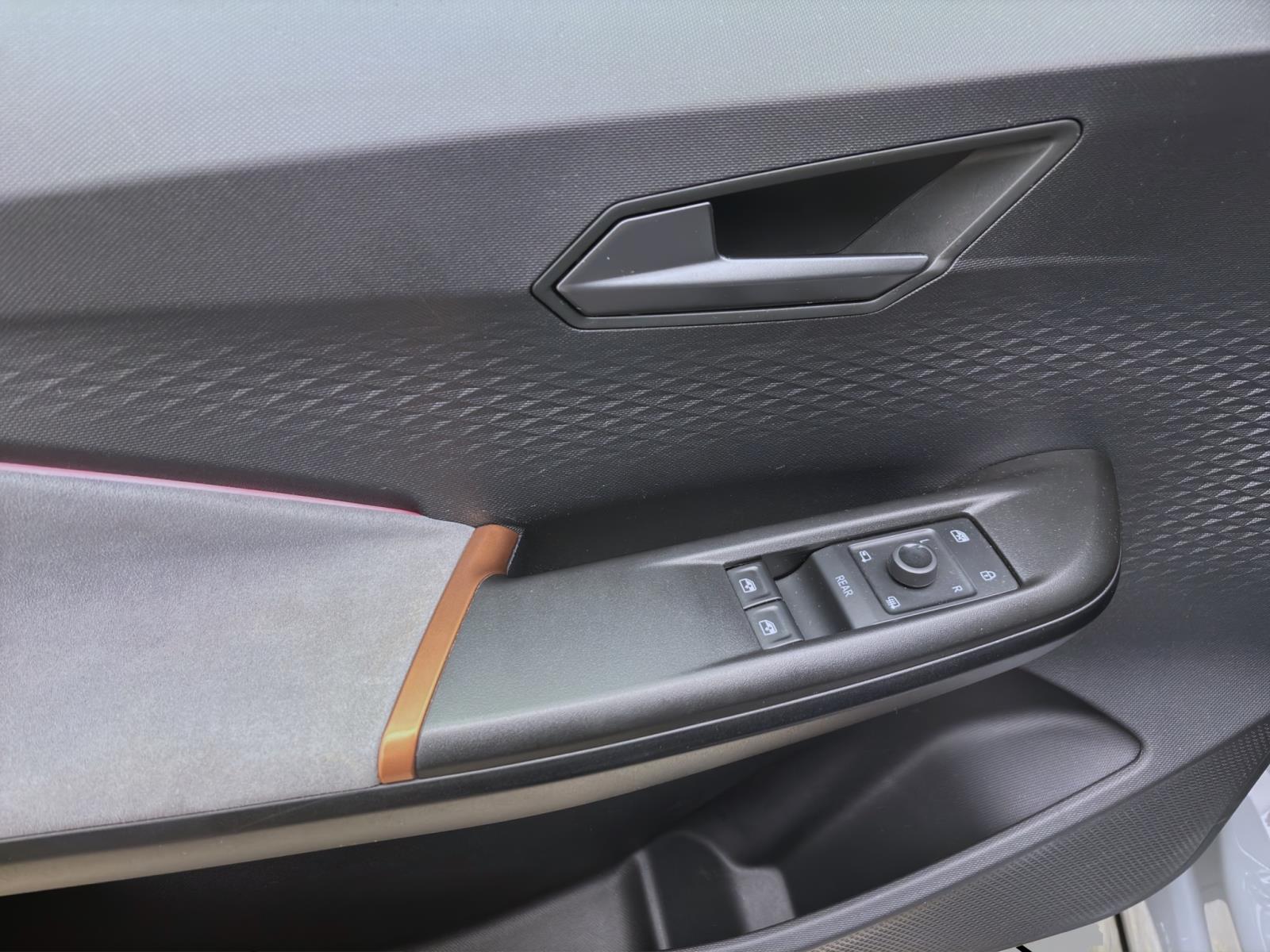 Bild 9: Cupra Born PDC KLIMA LED SITZHZG LM19 VIRTUAL