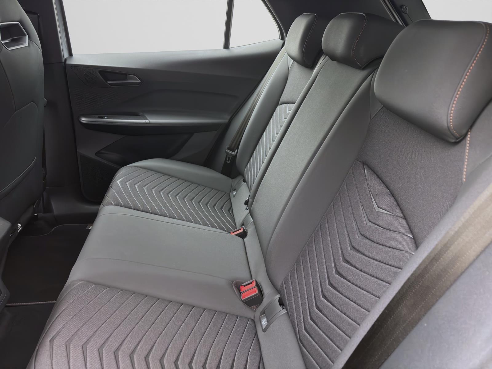 Bild 13: Cupra Born PDC KLIMA LED SITZHZG LM19 VIRTUAL