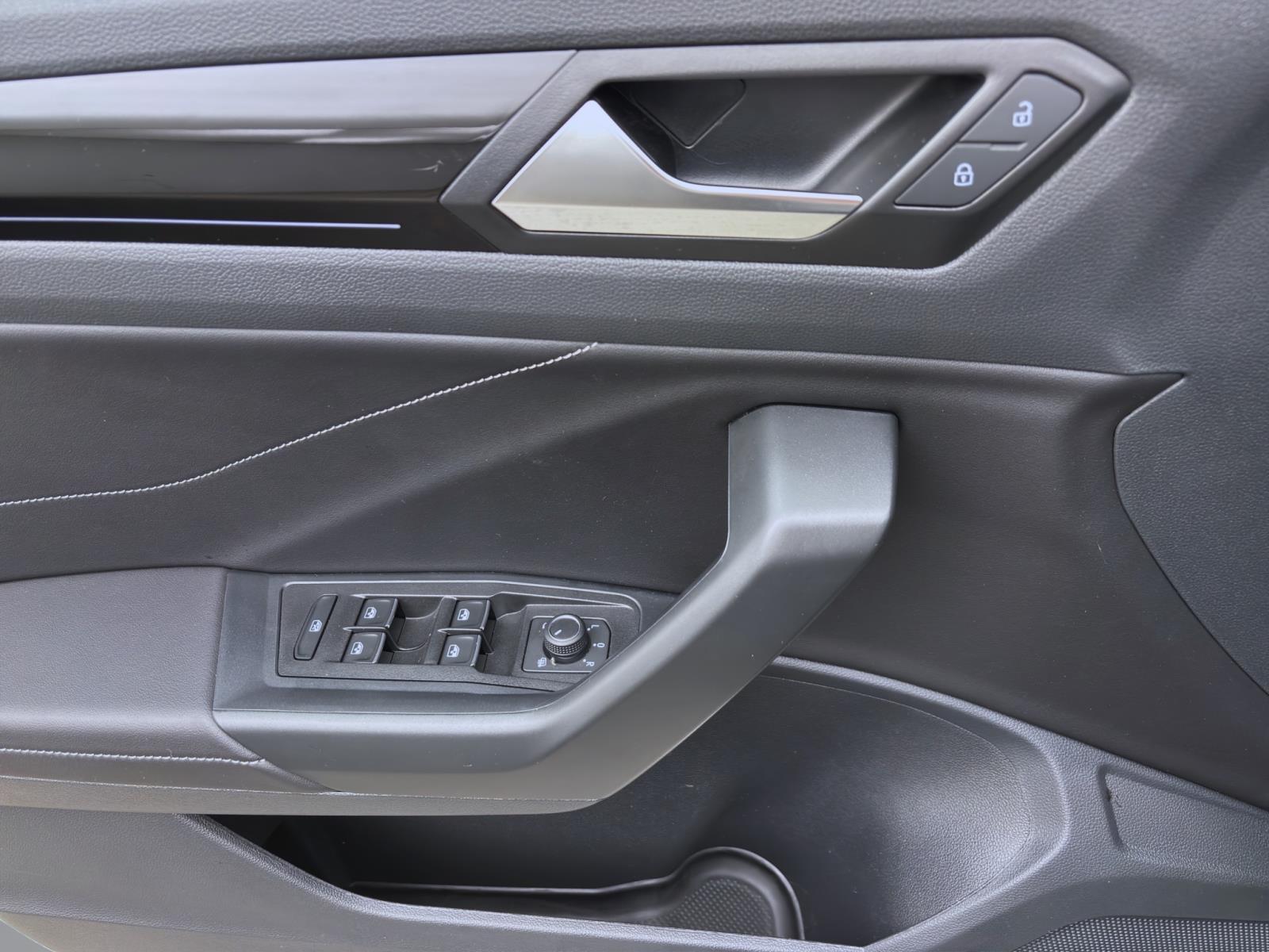 Bild 9: Volkswagen T-Roc 1.5 TSI DSG R-LINE NAVI AHK LED KLIMA