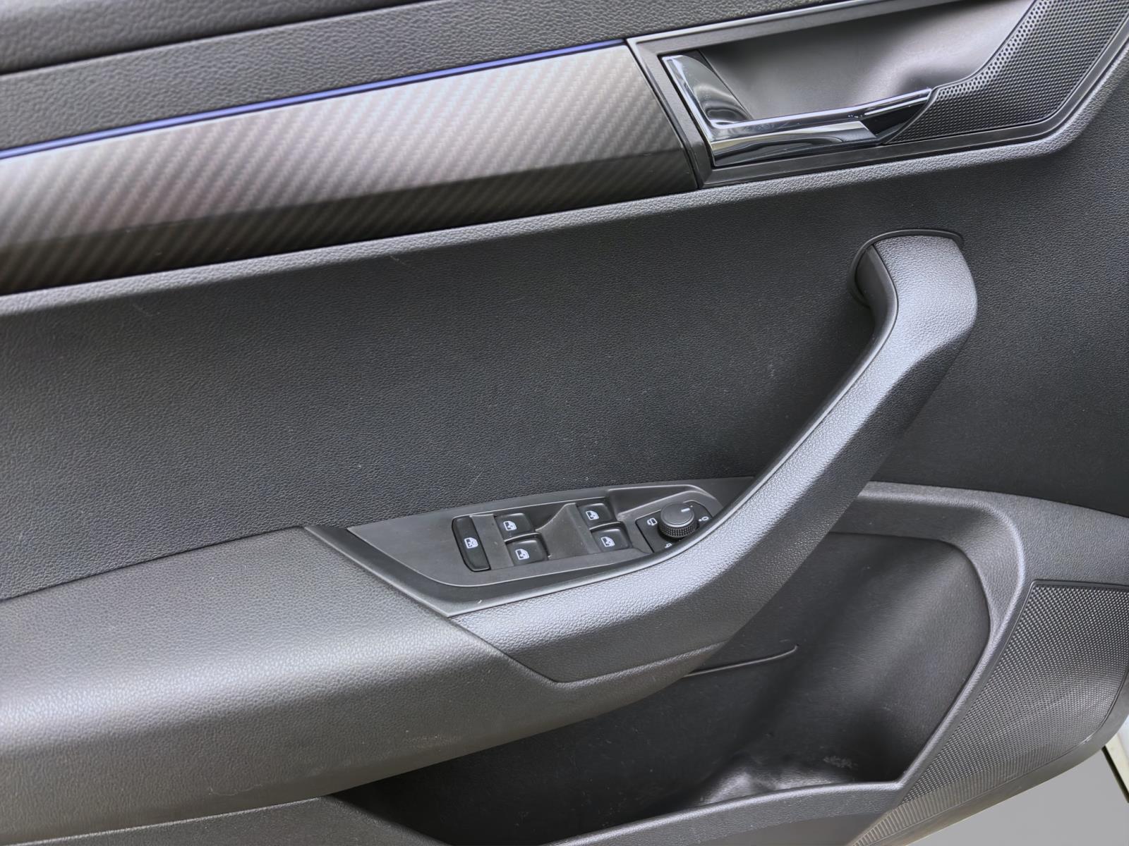 Bild 9: Skoda Karoq 2.0 TSI DSG 4x4 SPORTLINE KAMERA MATRIX PDC NAVI