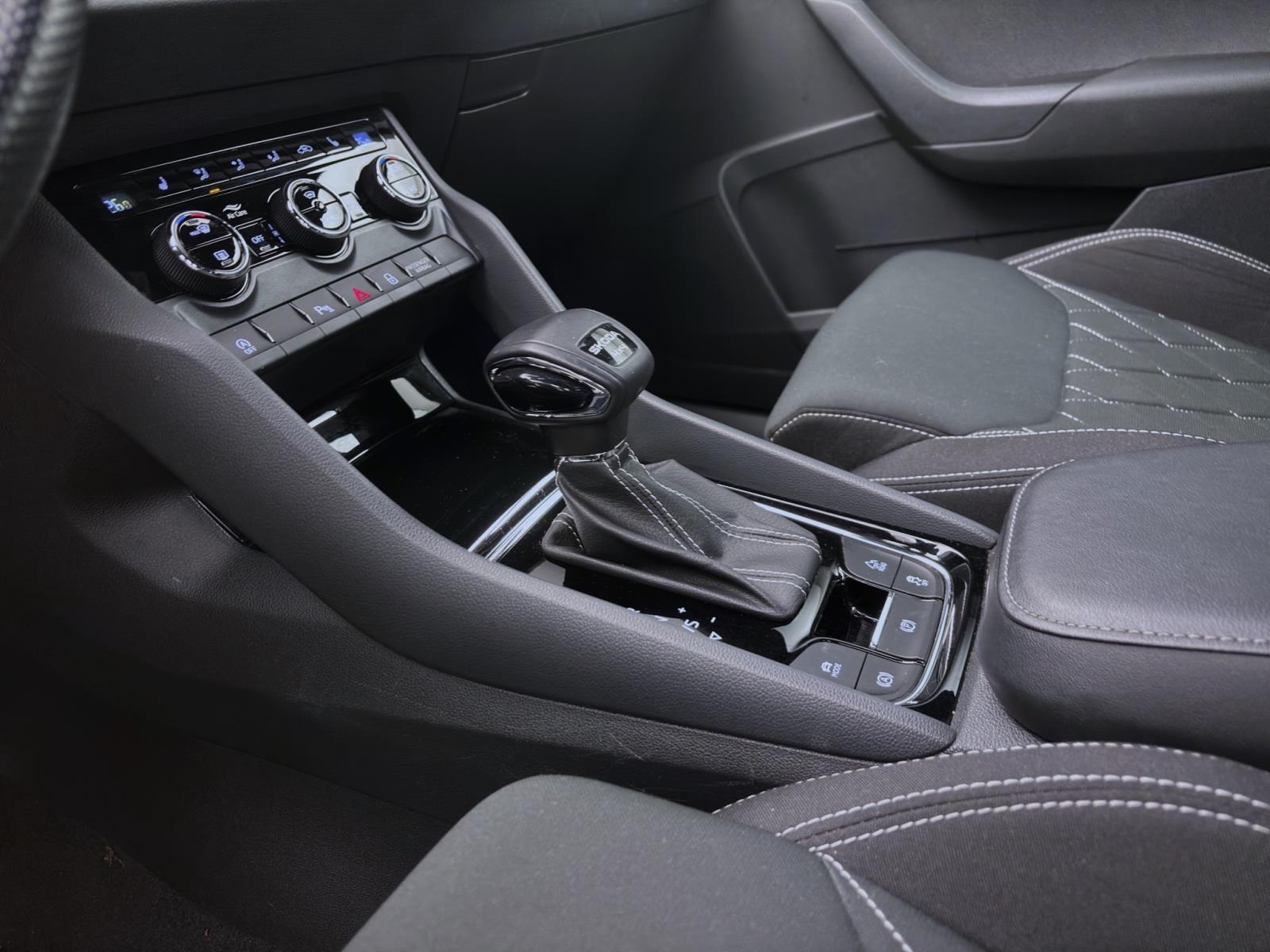 Bild 12: Skoda Karoq 2.0 TSI DSG 4x4 SPORTLINE KAMERA MATRIX PDC NAVI