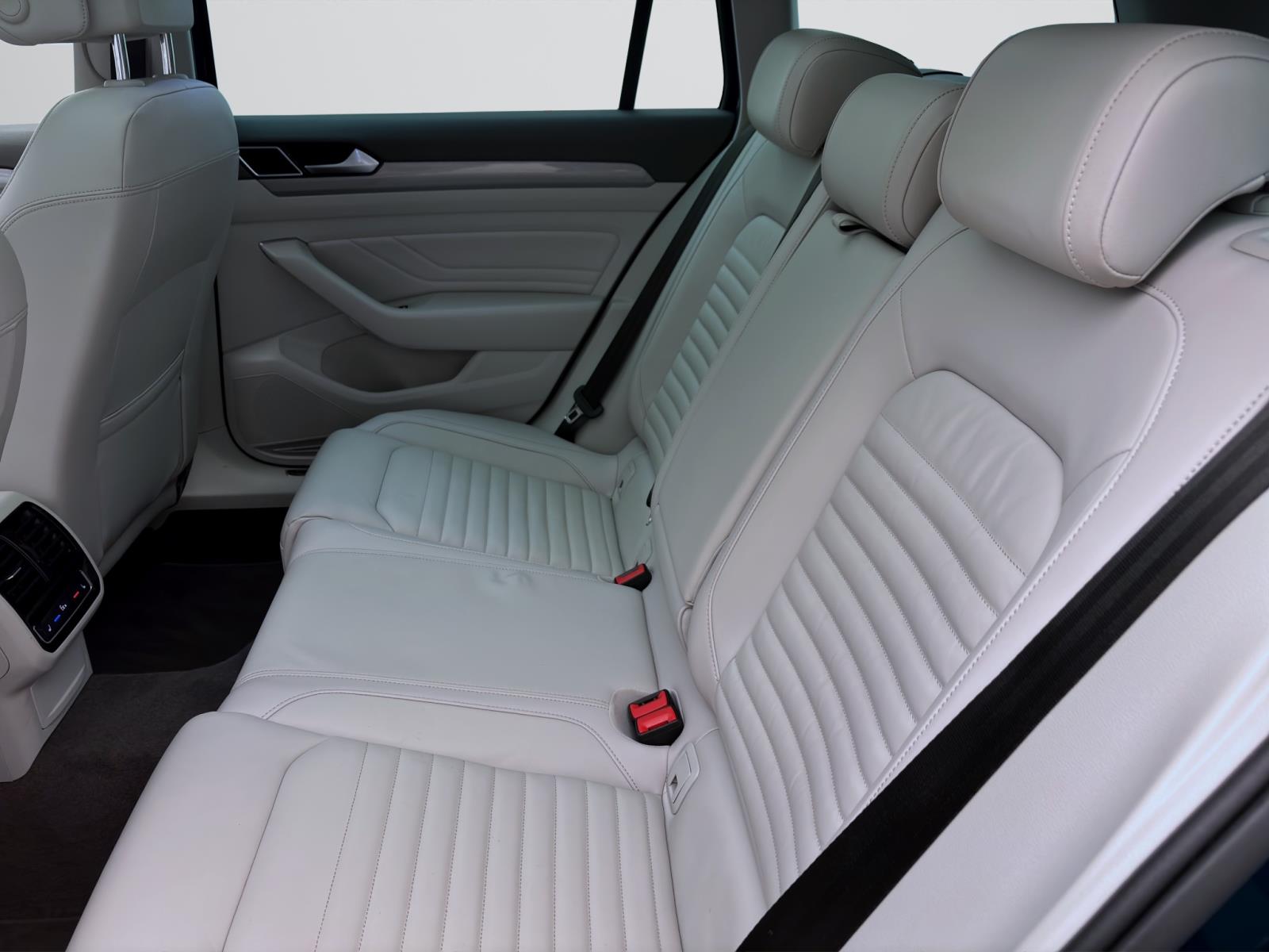 Bild 13: Volkswagen Passat Variant 1.4 TSI eHybrid DSG GTE PANO AHK 360° LED NAVI