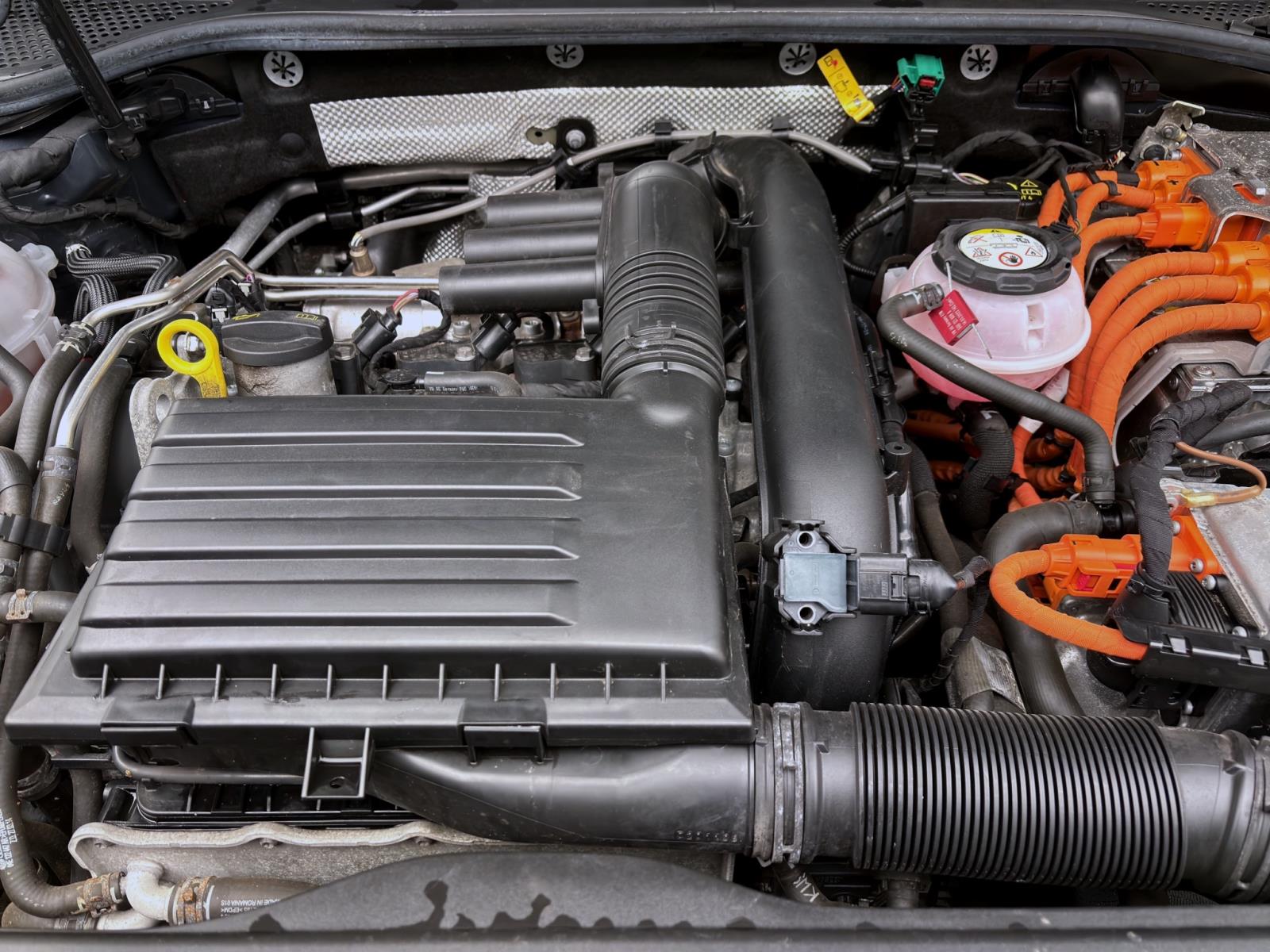 Bild 17: Volkswagen Passat Variant 1.4 TSI eHybrid DSG GTE PANO AHK 360° LED NAVI