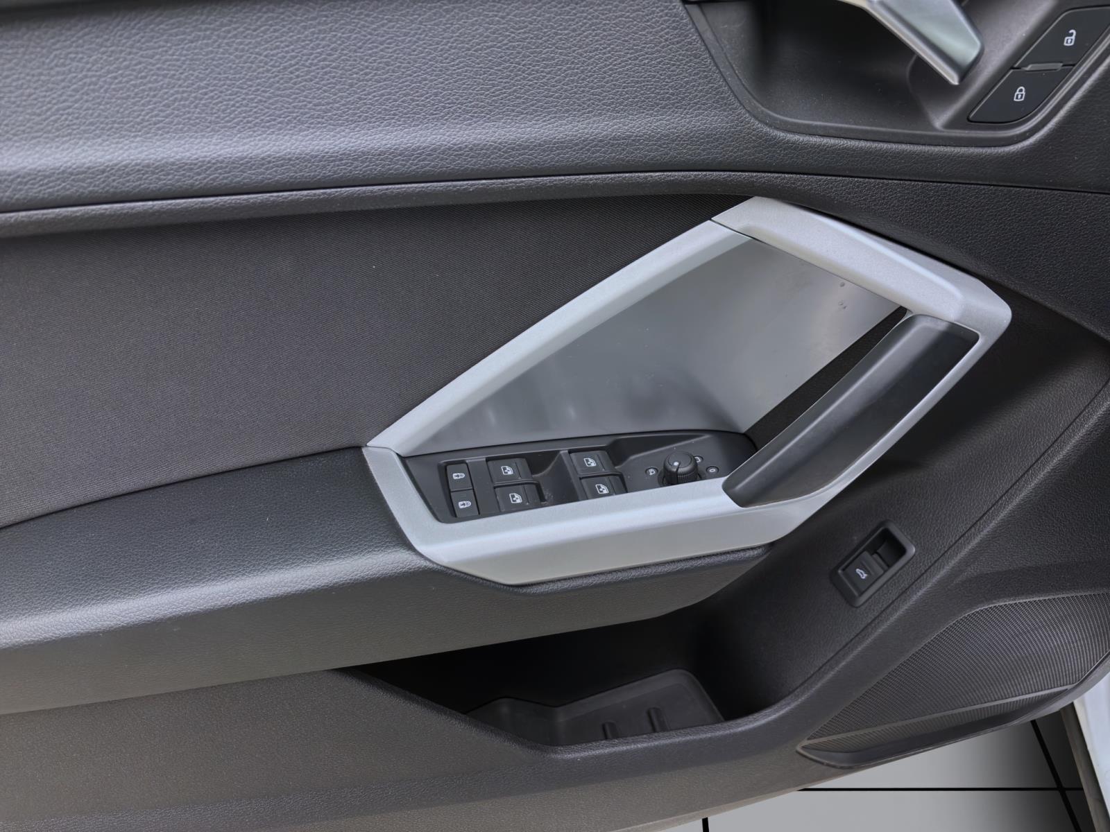 Bild 9: Audi Q3 35 TFSI S LINE STANDHZG SPORTSITZE SITZHZG