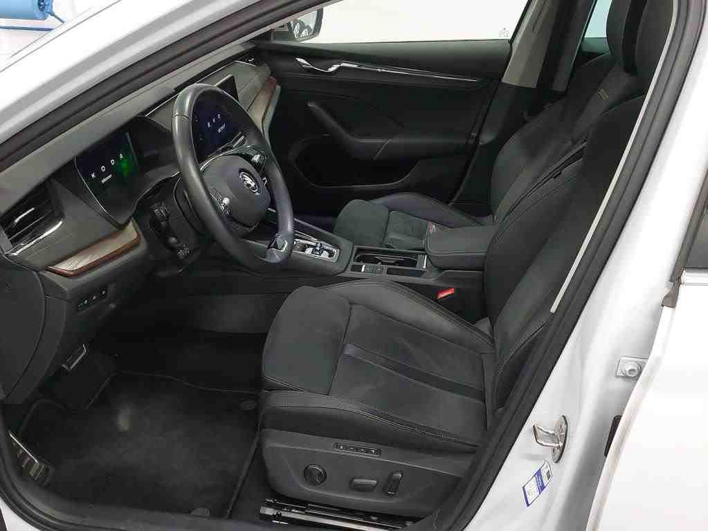 Bild 2: Skoda Octavia Combi 2.0 TDI DSG 4x4 SCOUT STANDHZG MATRIX PDC