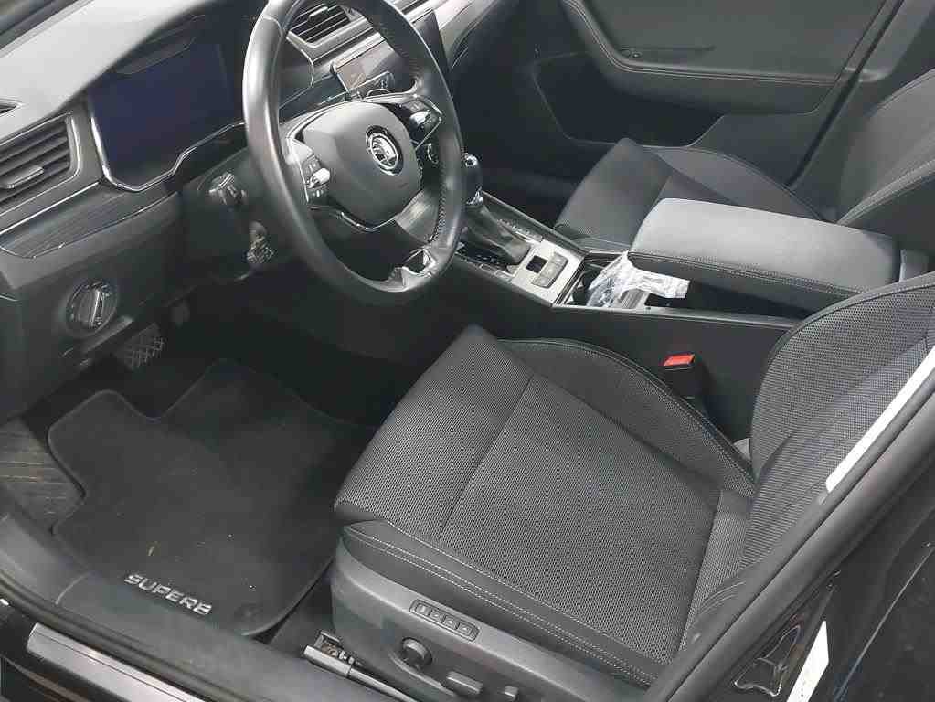 Bild 2: Skoda Superb Combi 2.0 TDI DSG 4x4 STYLE PANO STDHZG AHK MATRIX