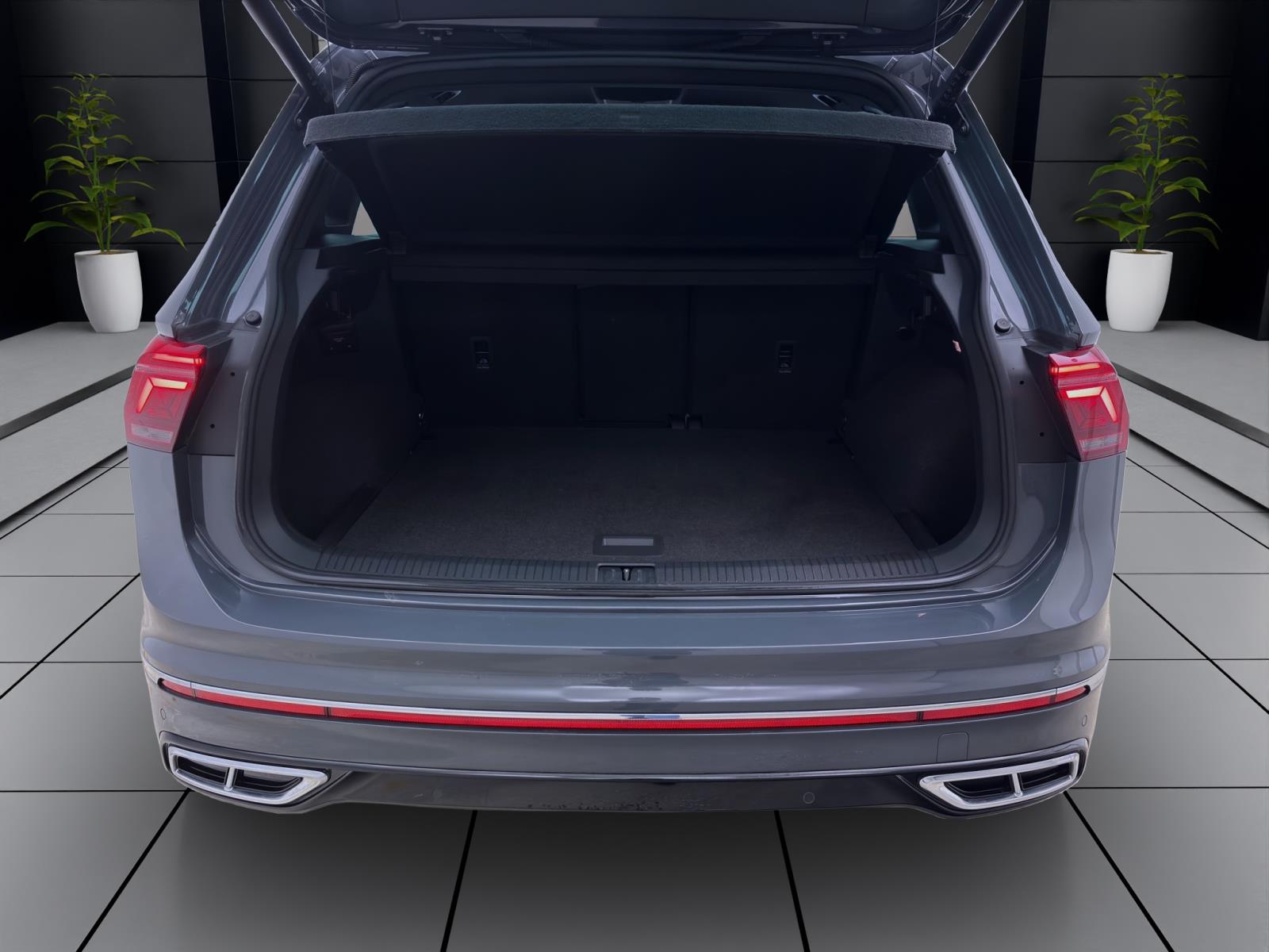 Bild 3: Volkswagen Tiguan 2.0 TDI DSG R-LINE NAVI IQ.LIGHT PDC SITZHZG