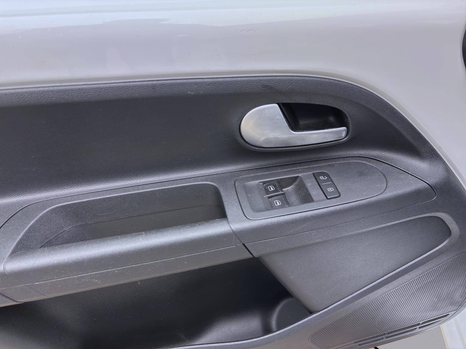 Bild 8: Volkswagen up! 1.0 MPI MOVE UP! KLIMA DAB+