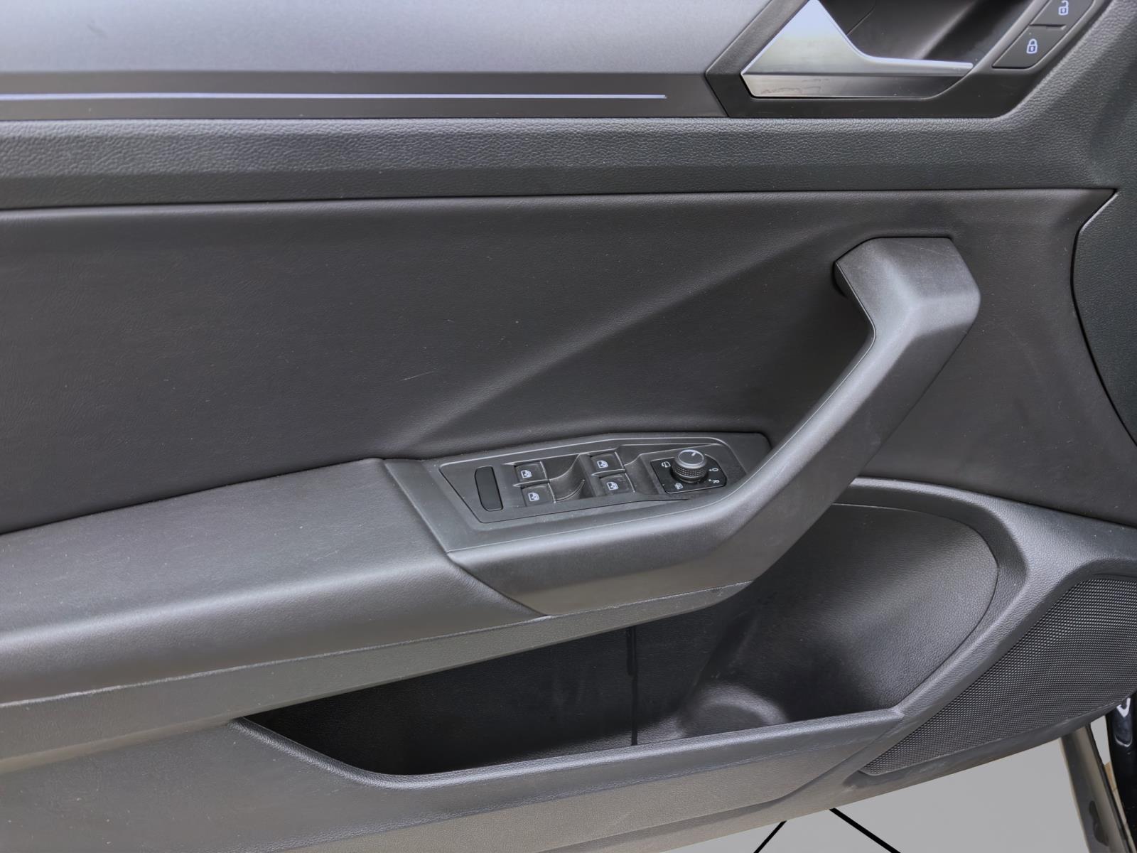 Bild 8: Volkswagen T-Roc Cabriolet 1.5 TSI DSG R-LINE NAVI KAMERA PDC LED