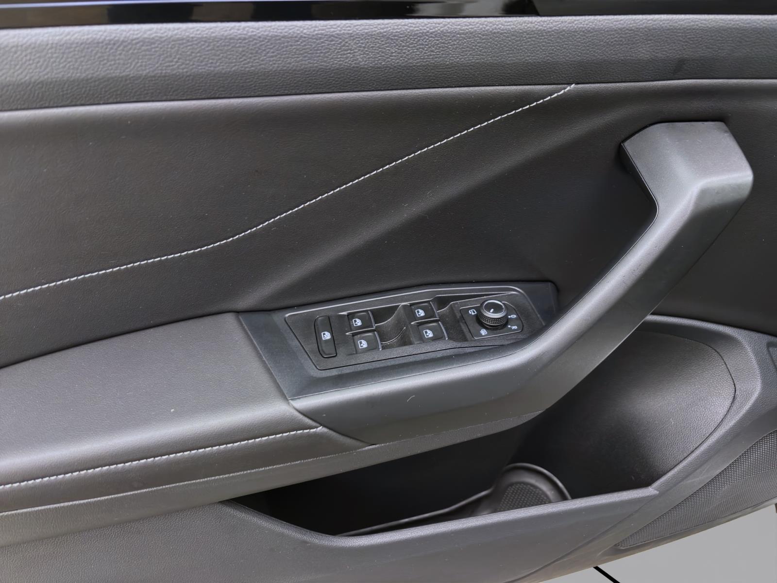 Bild 9: Volkswagen T-Roc 1.5 TSI DSG R-LINE AHK NAVI PDC SITZHZG