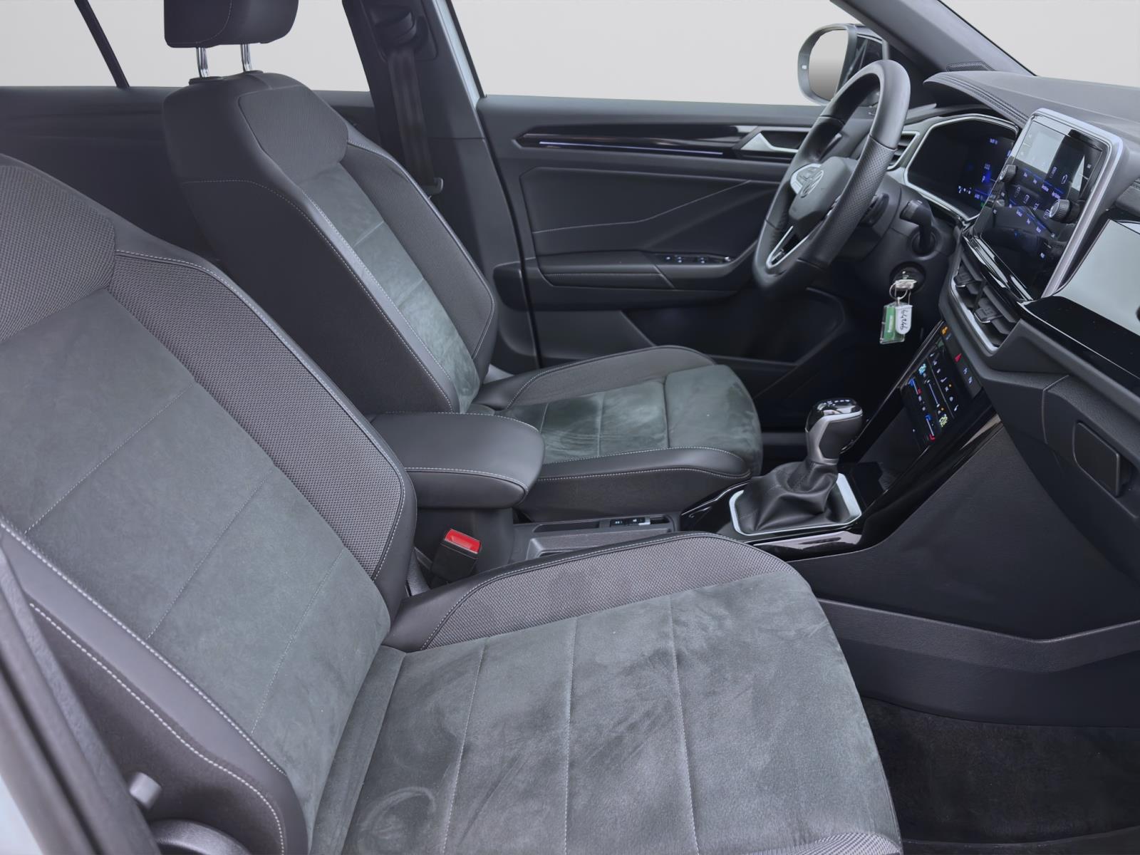 Bild 14: Volkswagen T-Roc 1.5 TSI DSG R-LINE AHK NAVI PDC SITZHZG