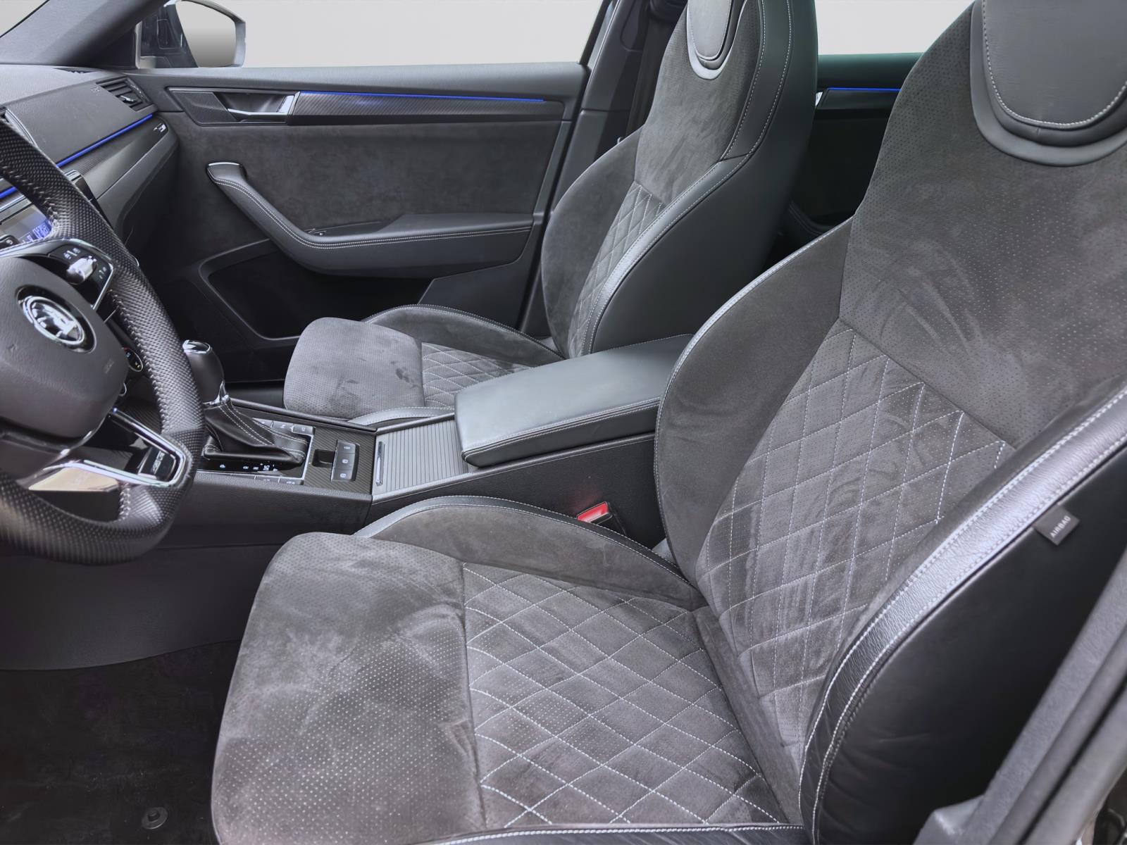 Bild 8: Skoda Superb Combi 2.0 TDI DSG SPORTLINE PANO MATRIX AHK KAMERA