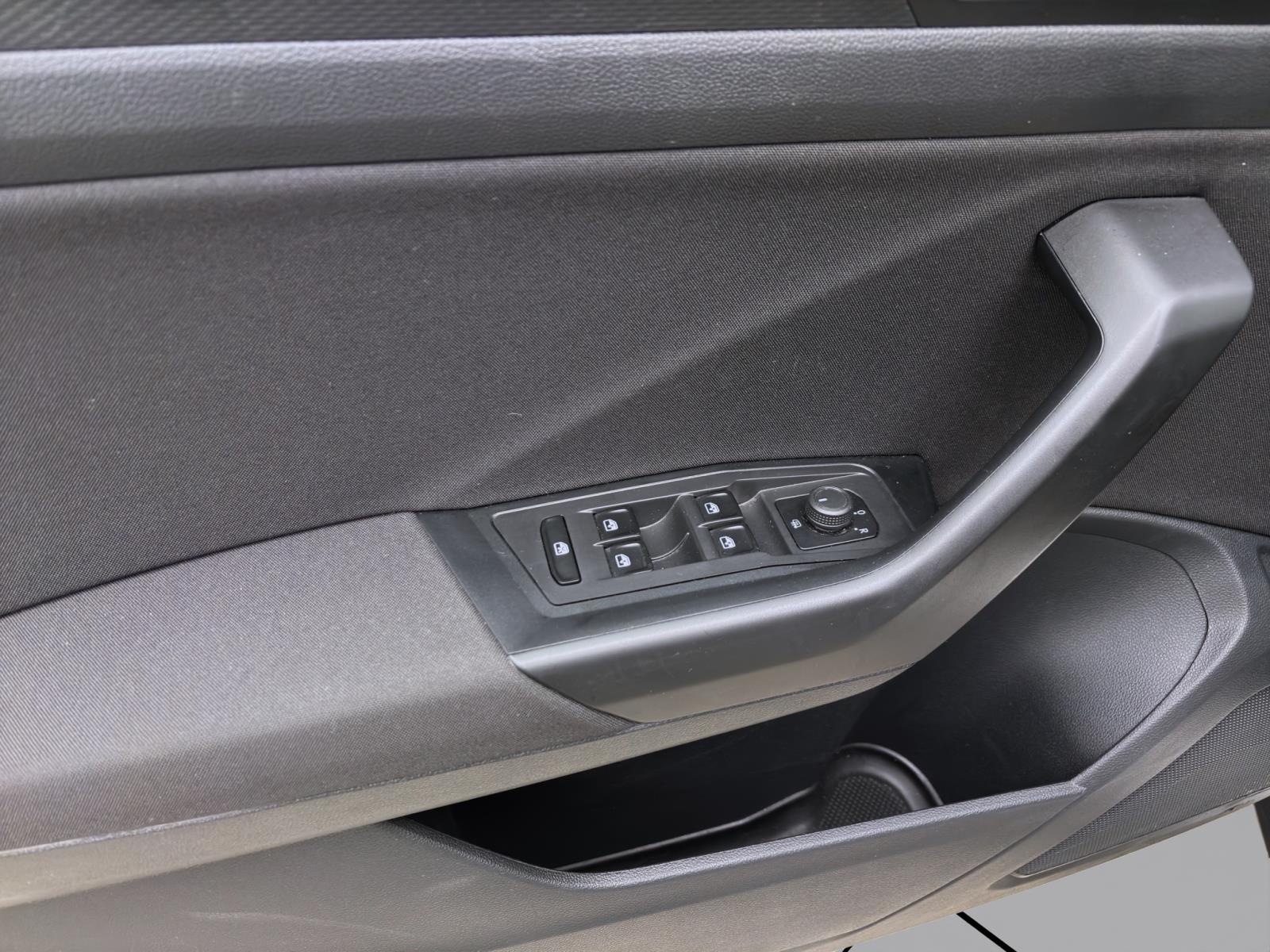 Bild 9: Volkswagen T-Roc 1.0 TSI LED SITZHZG KLIMA DAB+