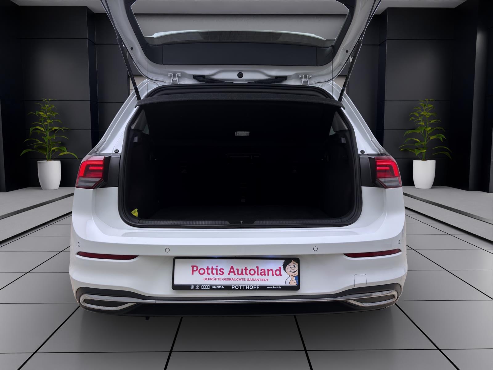 Bild 3: Volkswagen Golf 1.5 eTSI DSG STYLE NAVI KAMERA LED+ SITZHZG