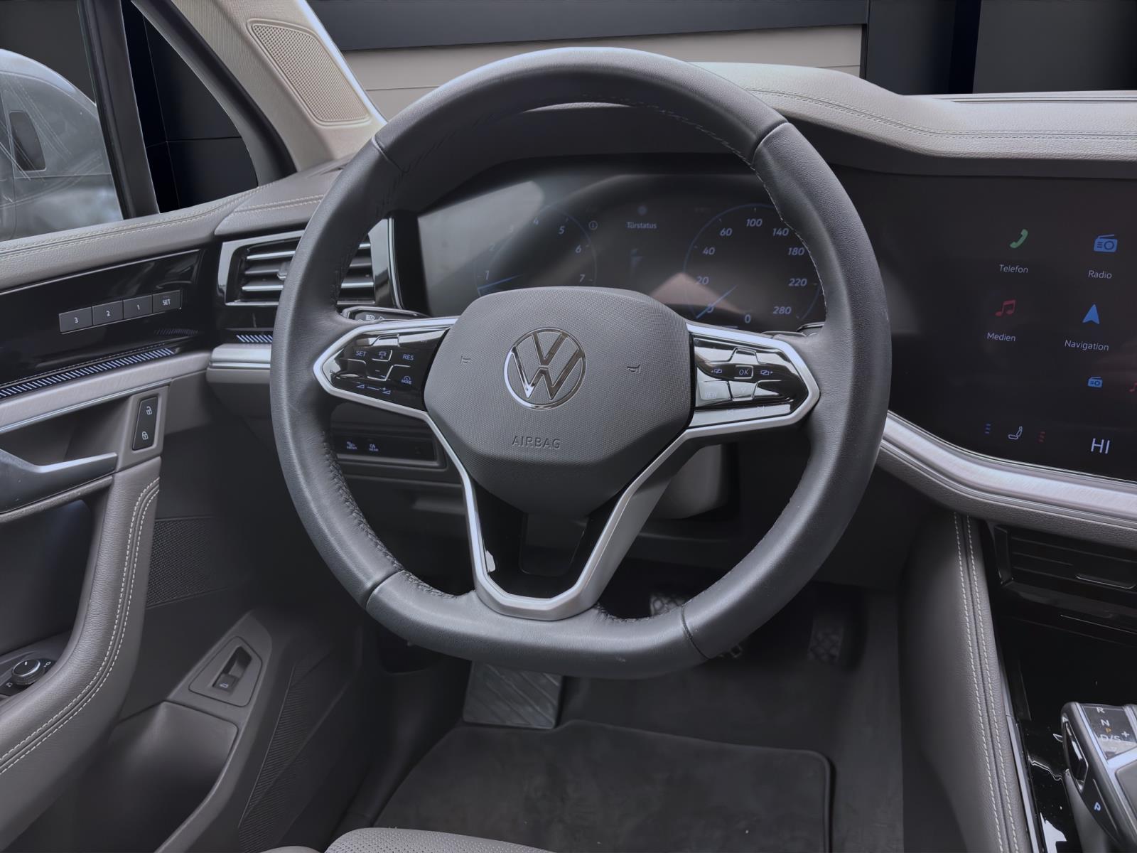 Bild 10: Volkswagen Touareg 3.0 TSI Tiptronic 4M ELEGANCE STANDHZG AHK NAVI