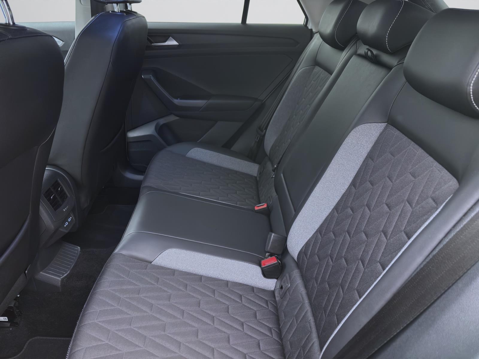 Bild 14: Volkswagen T-Roc 1.0 TSI GOAL NAVI PDC SITZHZG KLIMA