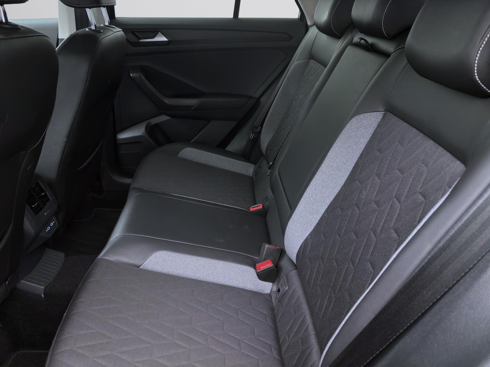 Bild 14: Volkswagen T-Roc 1.0 TSI GOAL NAVI PDC LED SITZHZG