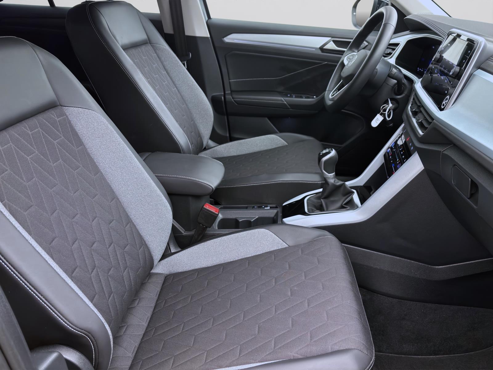 Bild 15: Volkswagen T-Roc 1.0 TSI GOAL NAVI PDC LED SITZHZG