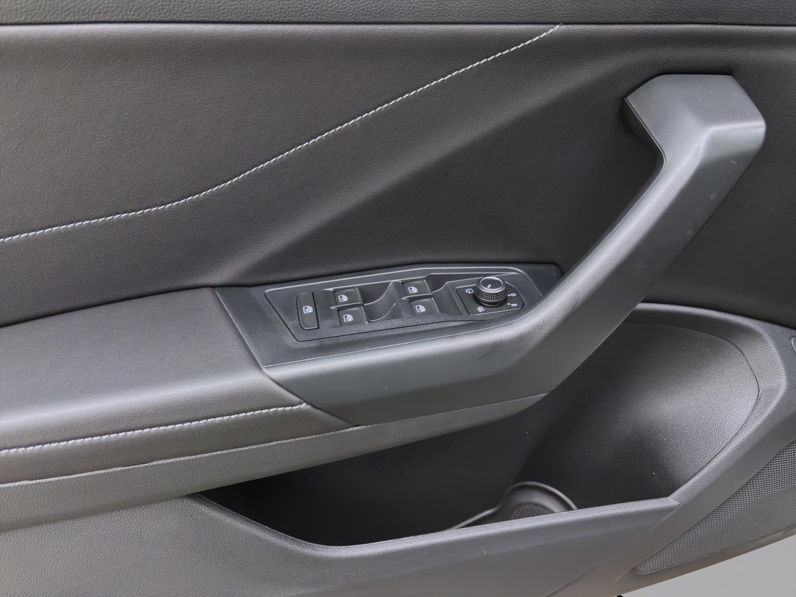 Bild 9: Volkswagen T-Roc 2.0 TSI DSG 4M R-LINE KLIMA PANO AHK ACC