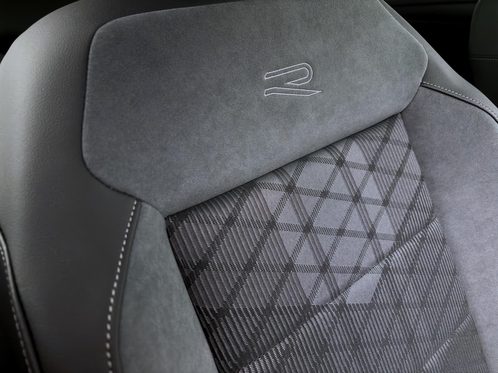 Bild 17: Volkswagen T-Roc 2.0 TSI DSG 4M R-LINE KLIMA PANO AHK ACC