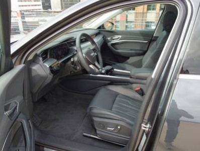 Bild 2: Audi Q8 e-tron 55 Q ADVANCED PANO MATRIX NAVI B&O