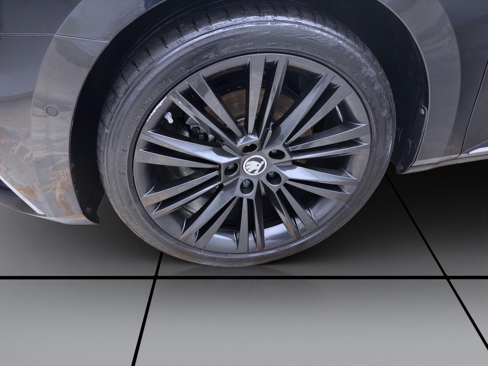 Bild 7: Skoda Superb 1.4 TSI DSG eHybrid L&K iV STDHZG SCHIEBEDACH AHK