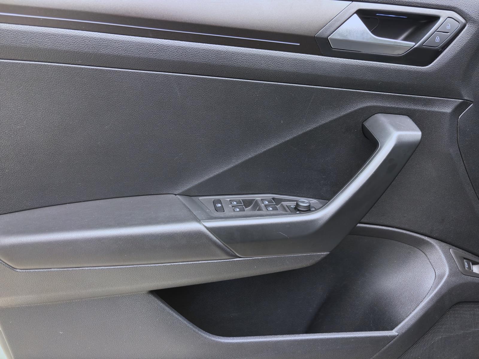 Bild 9: Volkswagen T-Roc 1.6 TDI STYLE R-LINE AHK ACC NAVI LED PANO