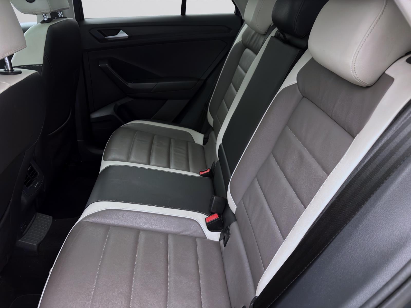 Bild 13: Volkswagen T-Roc 1.6 TDI STYLE R-LINE AHK ACC NAVI LED PANO