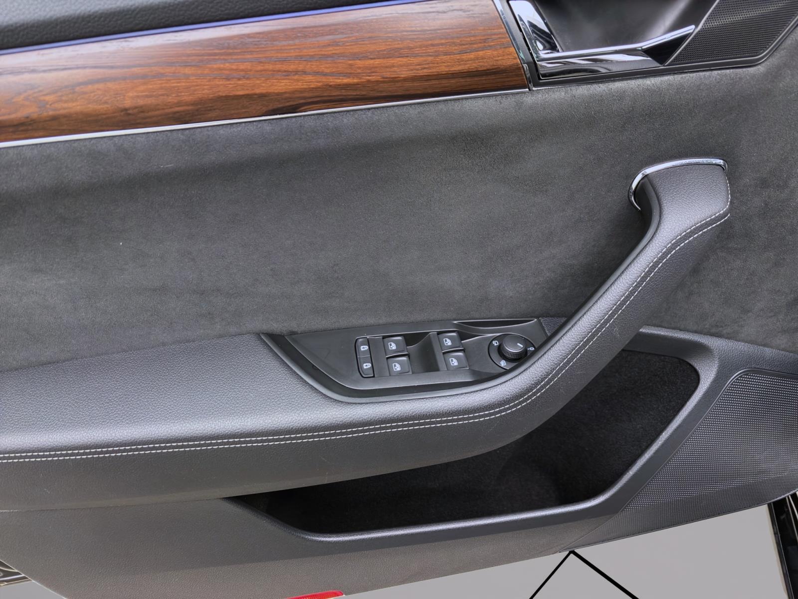 Bild 9: Skoda Superb Combi 2.0 TDI DSG 4x4 SCOUT FINAL EDITION NAVI PDC MATRIX