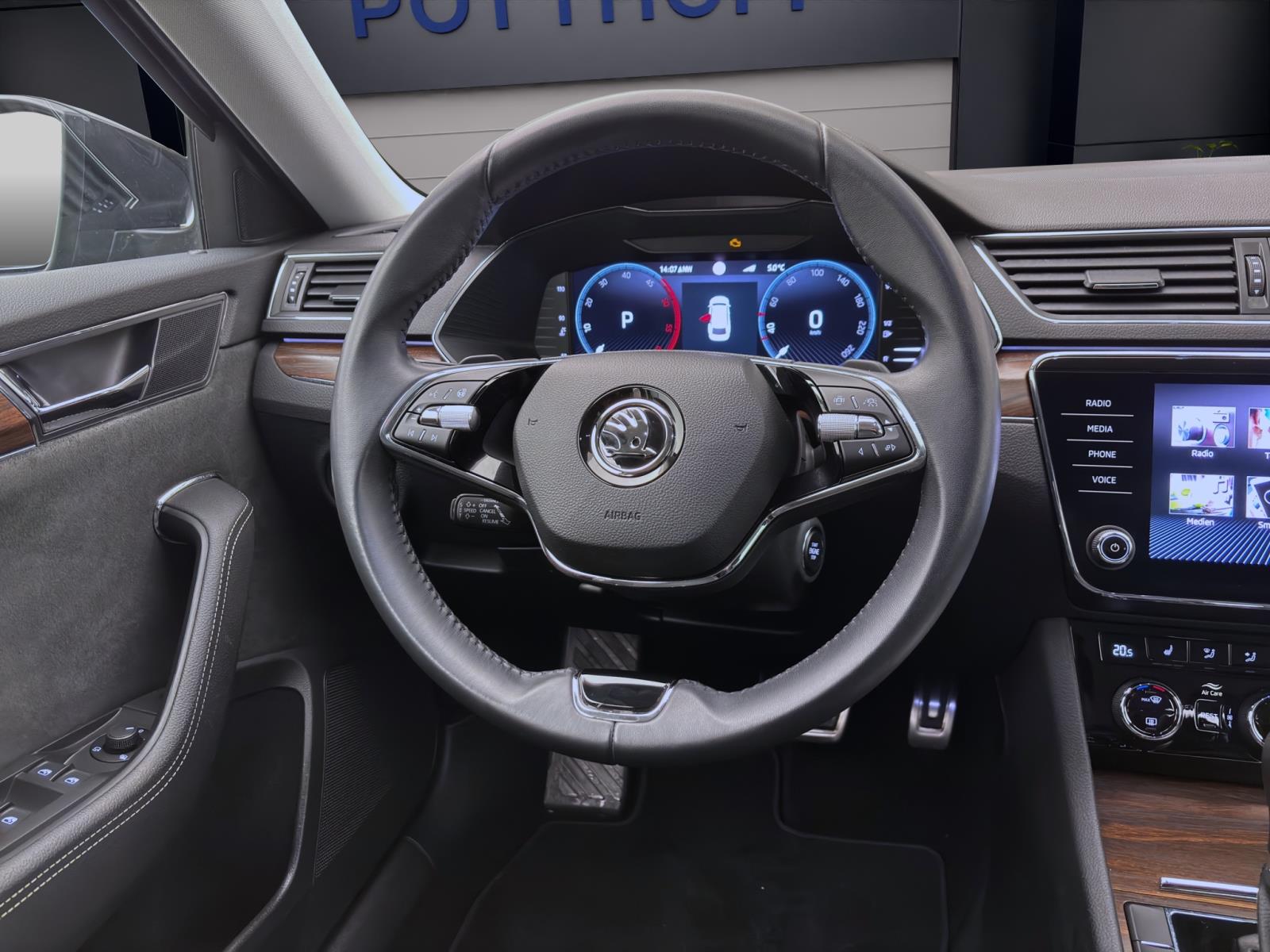 Bild 10: Skoda Superb Combi 2.0 TDI DSG 4x4 SCOUT FINAL EDITION NAVI PDC MATRIX