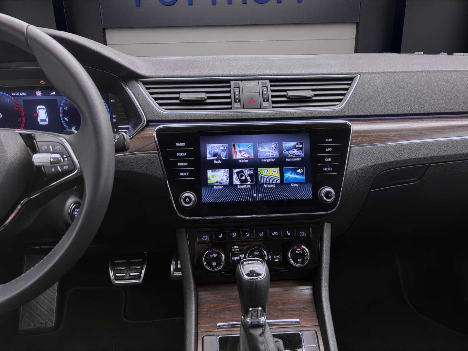 Bild 12: Skoda Superb Combi 2.0 TDI DSG 4x4 SCOUT FINAL EDITION NAVI PDC MATRIX