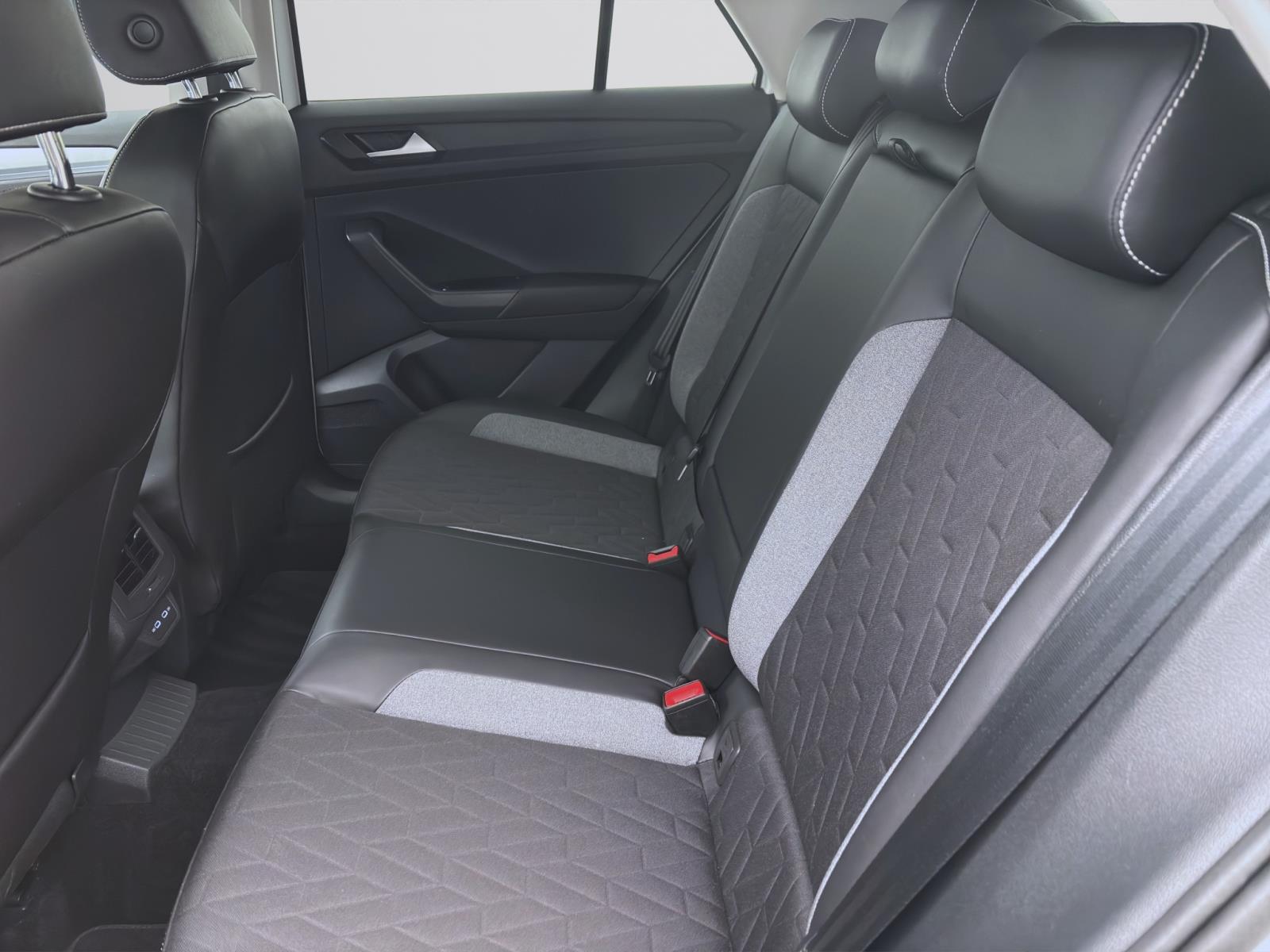 Bild 14: Volkswagen T-Roc 1.0 TSI GOAL NAVI PDC SITZHZG KLIMA