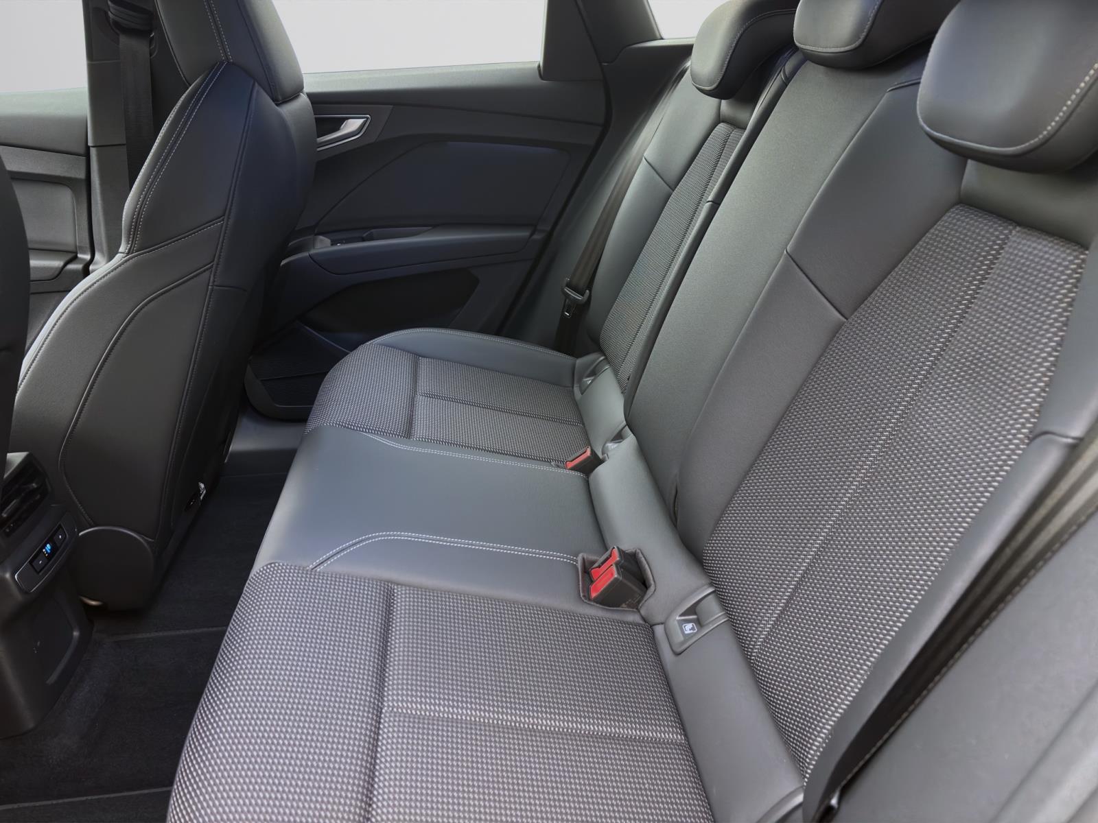 Bild 13: Audi Q4 e-tron 40 S LINE AHK NAVI SONOS KAMERA LED