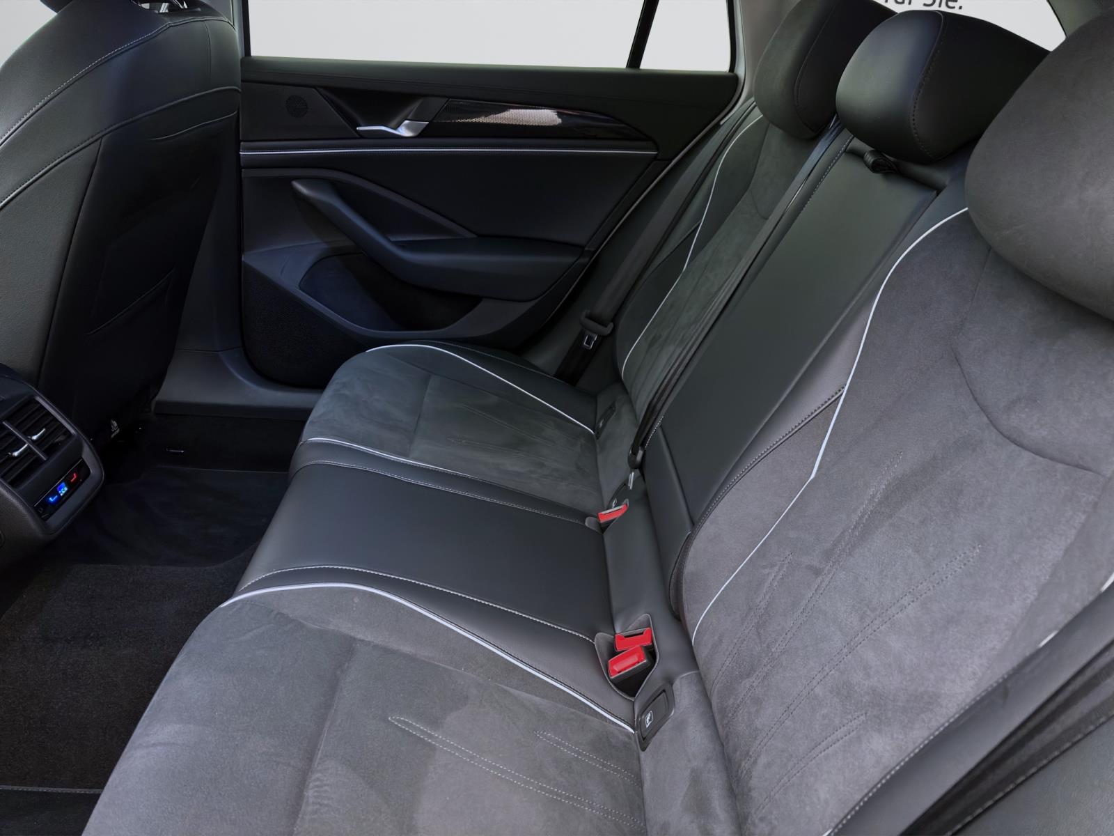 Bild 14: Volkswagen Passat Variant 1.5 TSI eHybrid DSG BUSINESS AHK NAVI KAMERA PDC