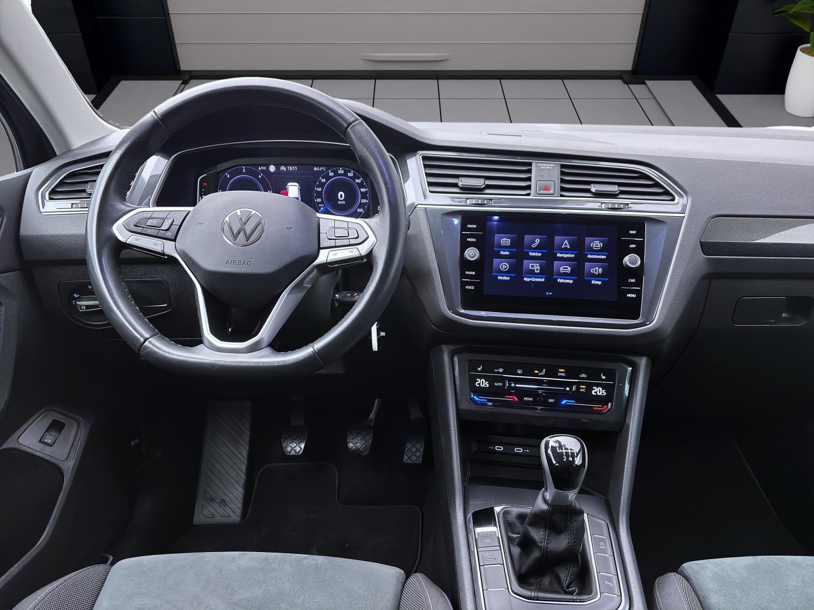 Bild 11: Volkswagen Tiguan 2.0 TDI ELEGANCE NAVI MATRIX PDC SITZHZG