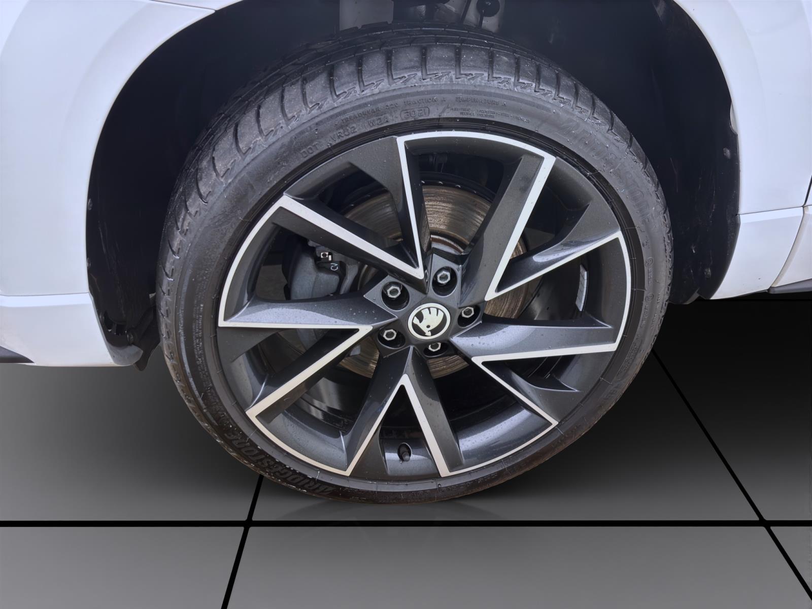 Bild 7: Skoda Karoq 1.5 TSI DSG SPORTLINE NAVI AHK KAMERA KLIMA