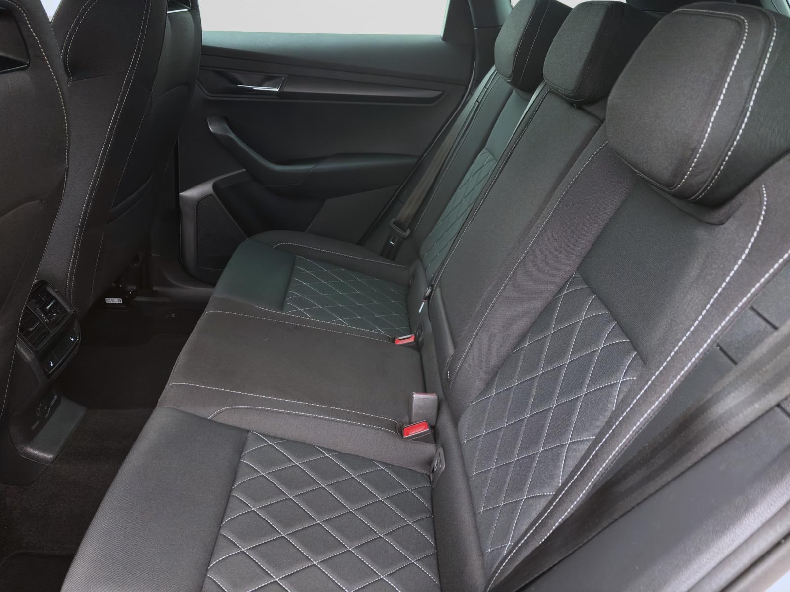 Bild 14: Skoda Karoq 1.5 TSI DSG SPORTLINE NAVI AHK KAMERA KLIMA