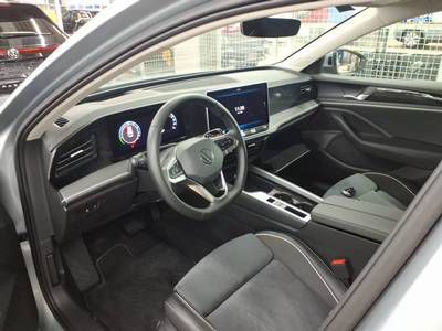 Bild 2: Volkswagen Passat Variant 1.5 TSI eHybrid DSG BUSINESS NAVI DCC HuD ACC