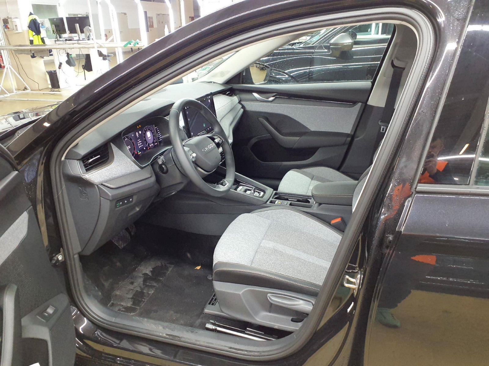 Bild 2: Skoda Octavia Combi 1.5 TSI e-TEC DSG SELECTION NAVI 360° PDC SITZHZG