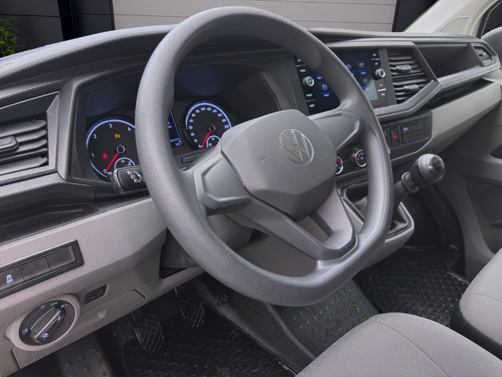 Bild 9: Volkswagen T6.1 Transporter Kombi 2.0 TDI FWD KLIMA PDC