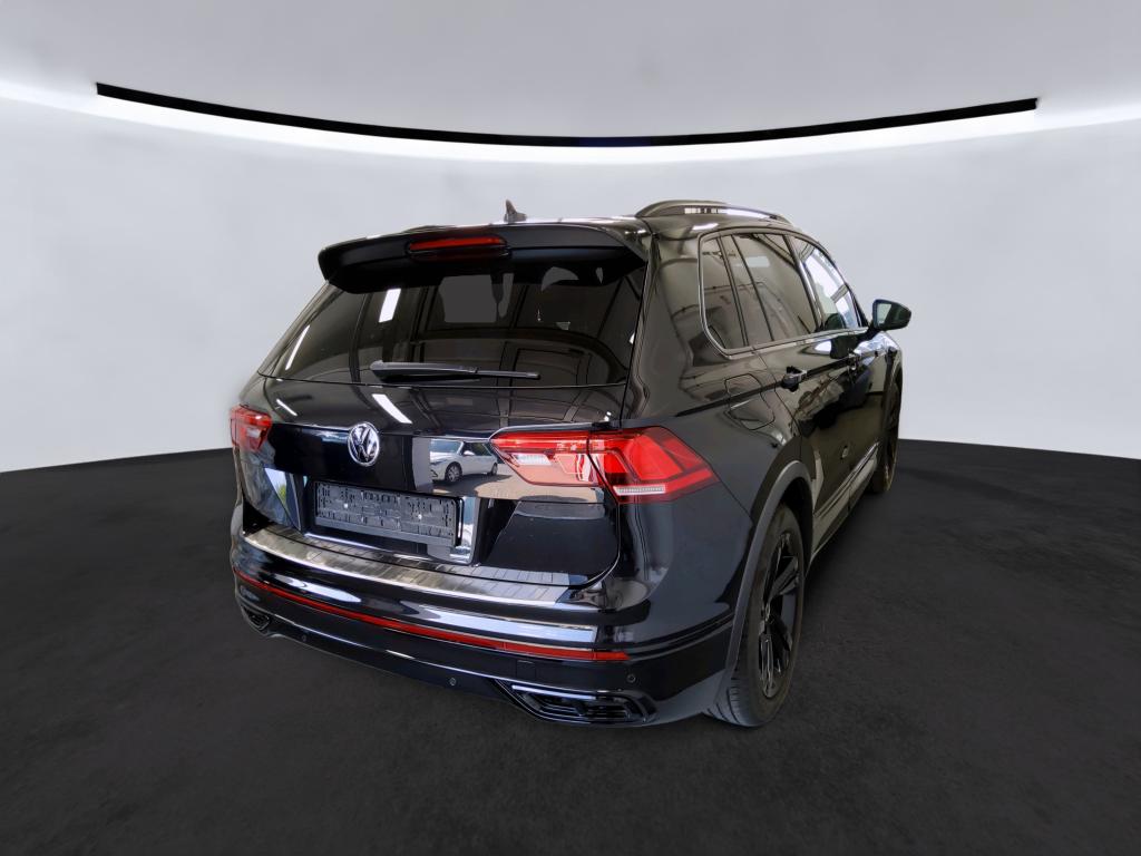 Volkswagen Tiguan 1.5 TSI DSG R-LINE NAVI AHK MATRIX PDC