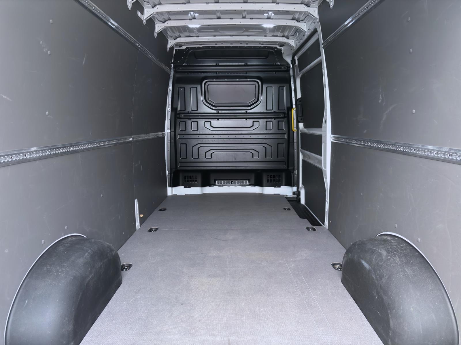 Bild 3: Volkswagen Crafter 35 Kasten 2.0 TDI LANG HOCHDACH FWD KAMERA GRA PDC