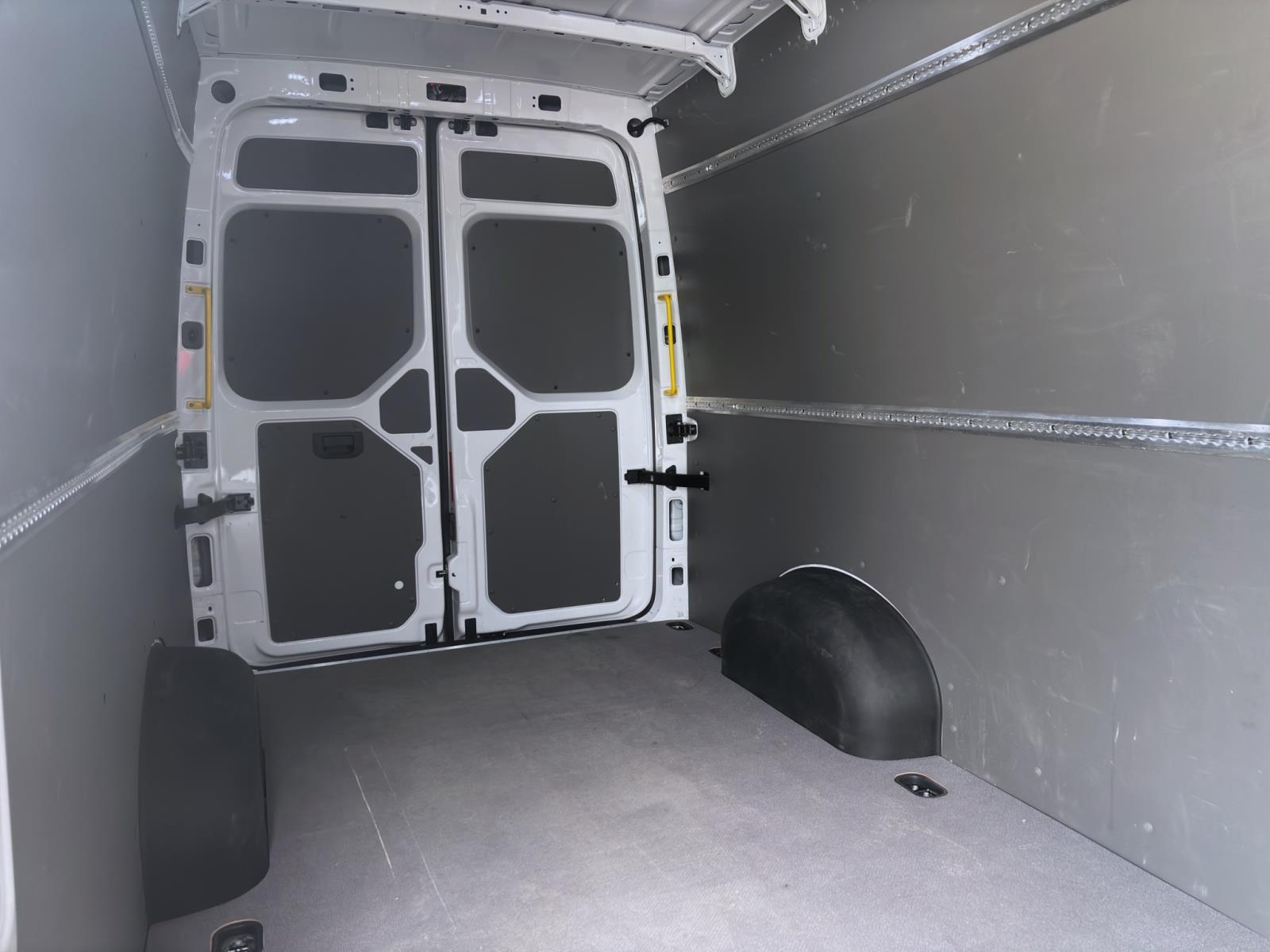 Bild 14: Volkswagen Crafter 35 Kasten 2.0 TDI LANG HOCHDACH FWD KAMERA GRA PDC